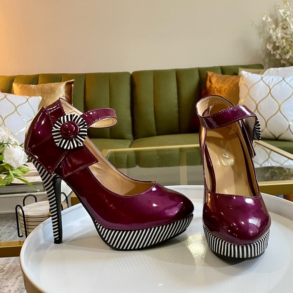 Show Story Shoes - NEW Show Story Purple/Black & White Striped Pumps